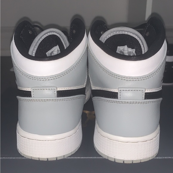 Air Jordan 1 Mid Light Smoke Grey - Picture 5 of 10